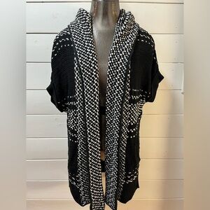 BYLYSE – Black & White Knit Hooded Vest P/S